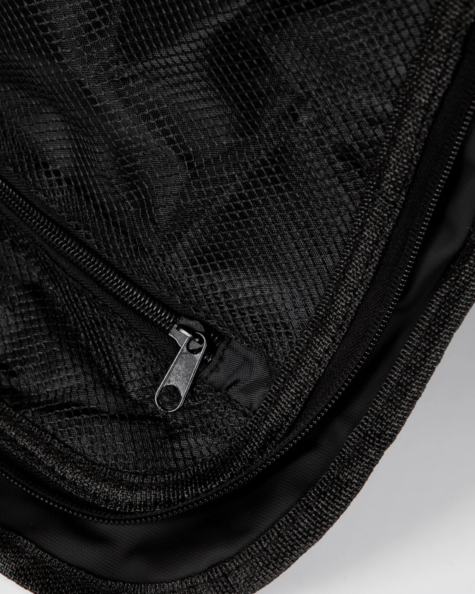 Unit Clothing UNIT Getaway Medium Duffle Bag 58L BLACK Fashion