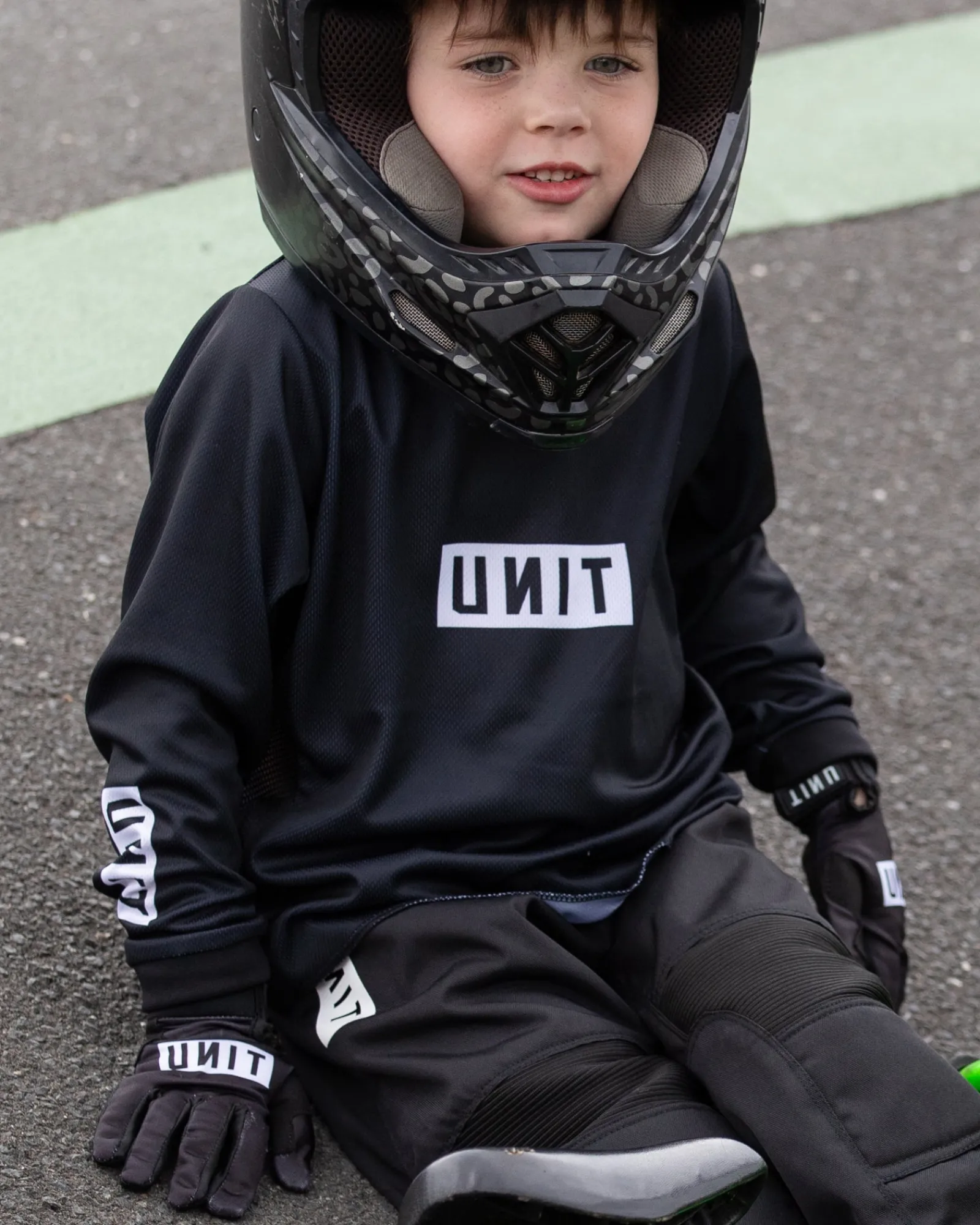 Unit Clothing UNIT Stack Youth Gloves BLACK Clearance